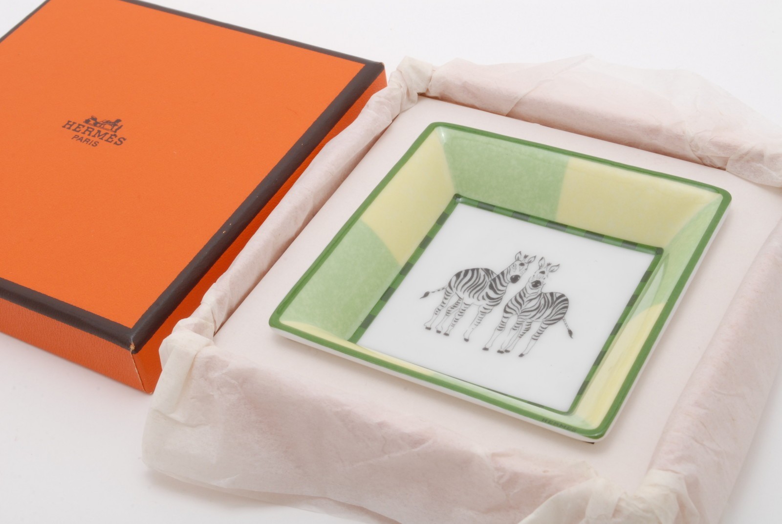 Hermes Paris Porcelain Cigar Ashtray Mini Change Tray Zebra Item Case Auth w/box Hermes Paris Porcelain Cigar Ashtray Mini Change Tray Zebra Item Case Auth w/box