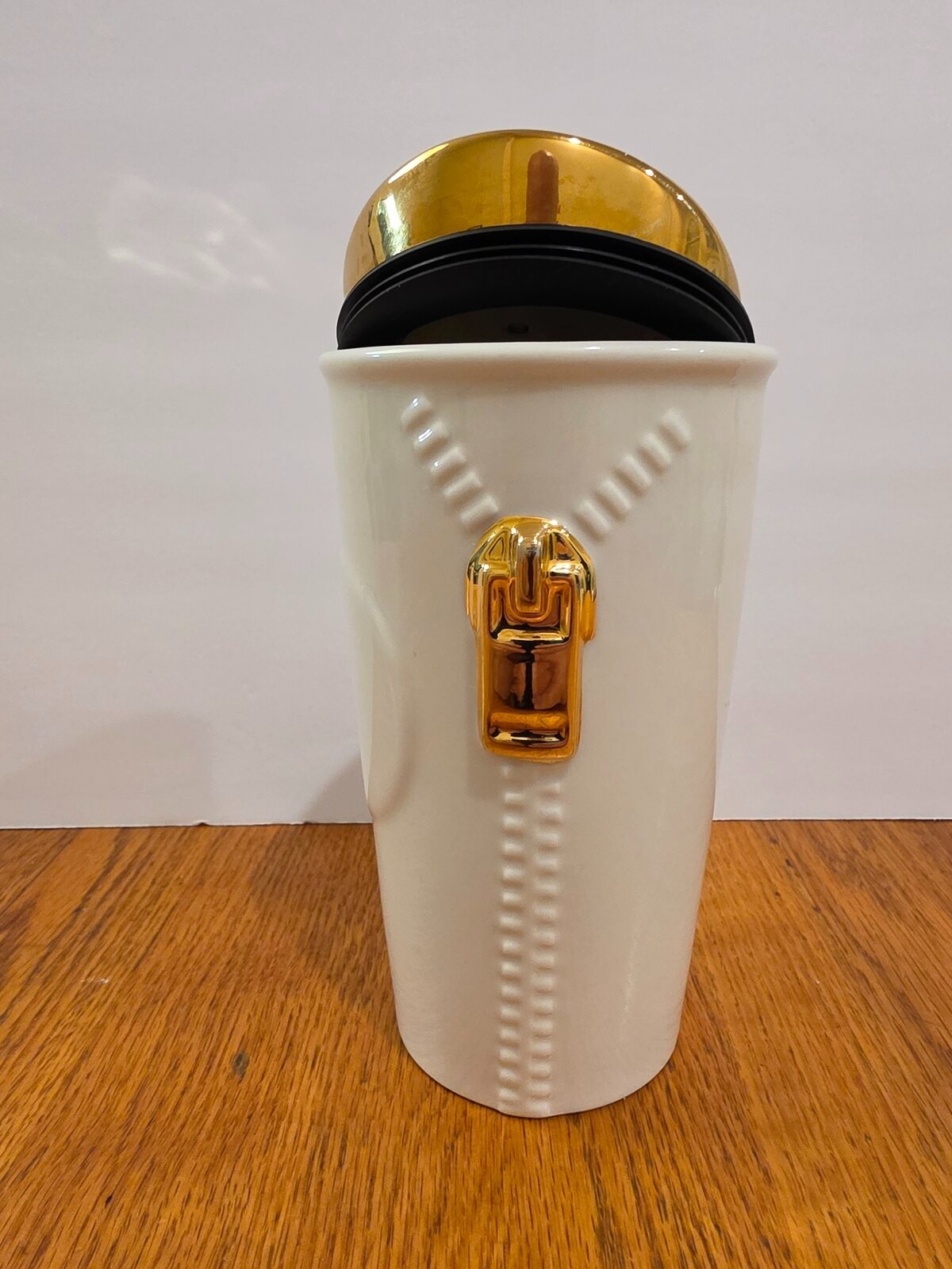 Starbucks 2015 Gold Zipper Hoodie Ceramic Travel Tumbler 10 oz White w/ Gold Lid Starbucks 2015 Gold Zipper Hoodie Ceramic Travel Tumbler 10 oz White w/ Gold Lid