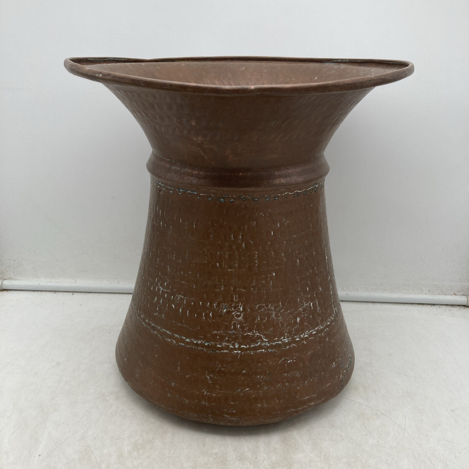 Antique Hand-Hammered Copper Vessel Urn Large 12” Flared Rim Planter Vase Pot Antique Hand-Hammered Copper Vessel Urn Large 12” Flared Rim Planter Vase Pot