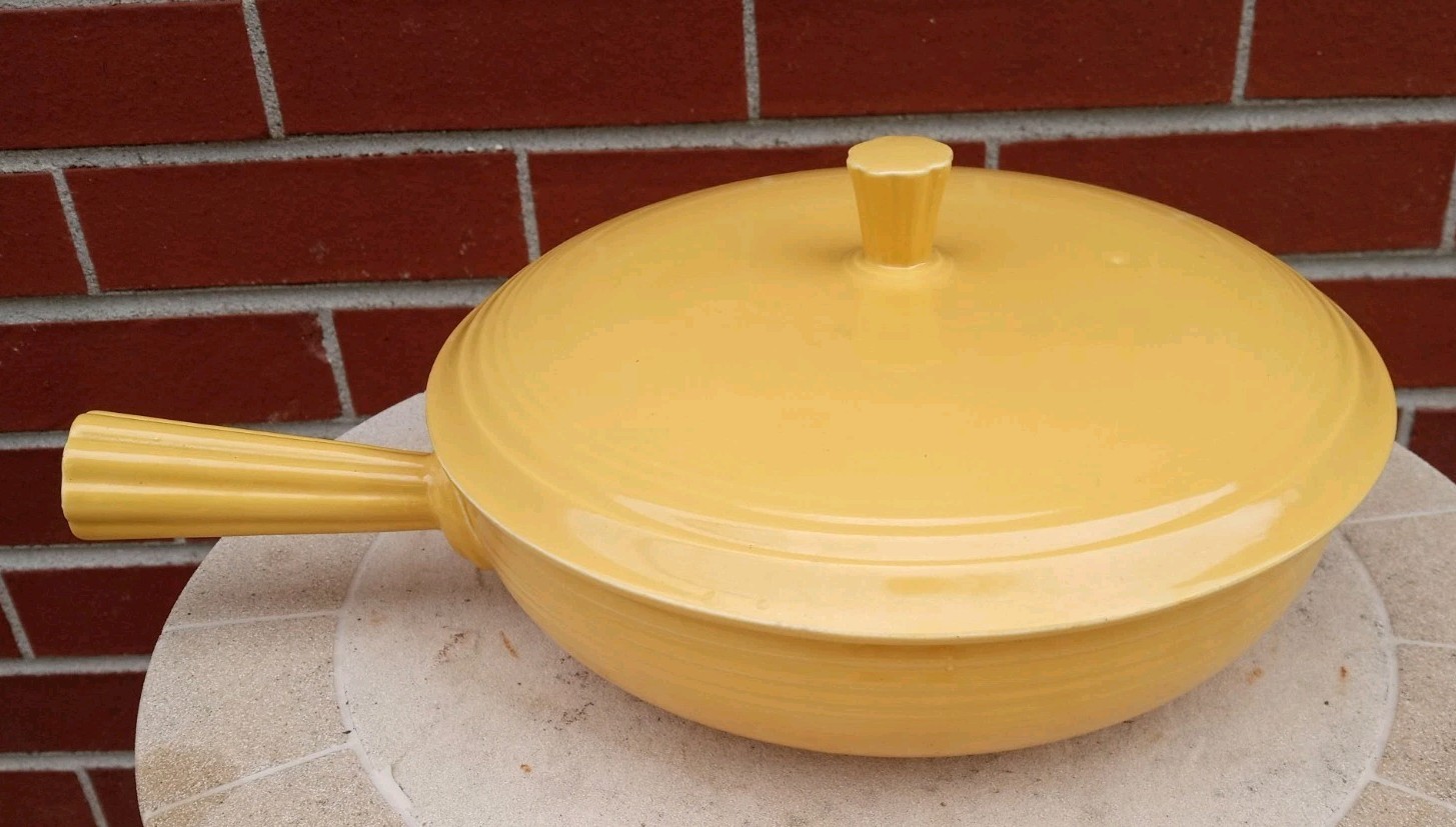 Vintage 1940 -1942 Fiesta 8 Inch French Cassorole Mint Yellow Vintage 1940 -1942 Fiesta 8 Inch French Cassorole Mint Yellow