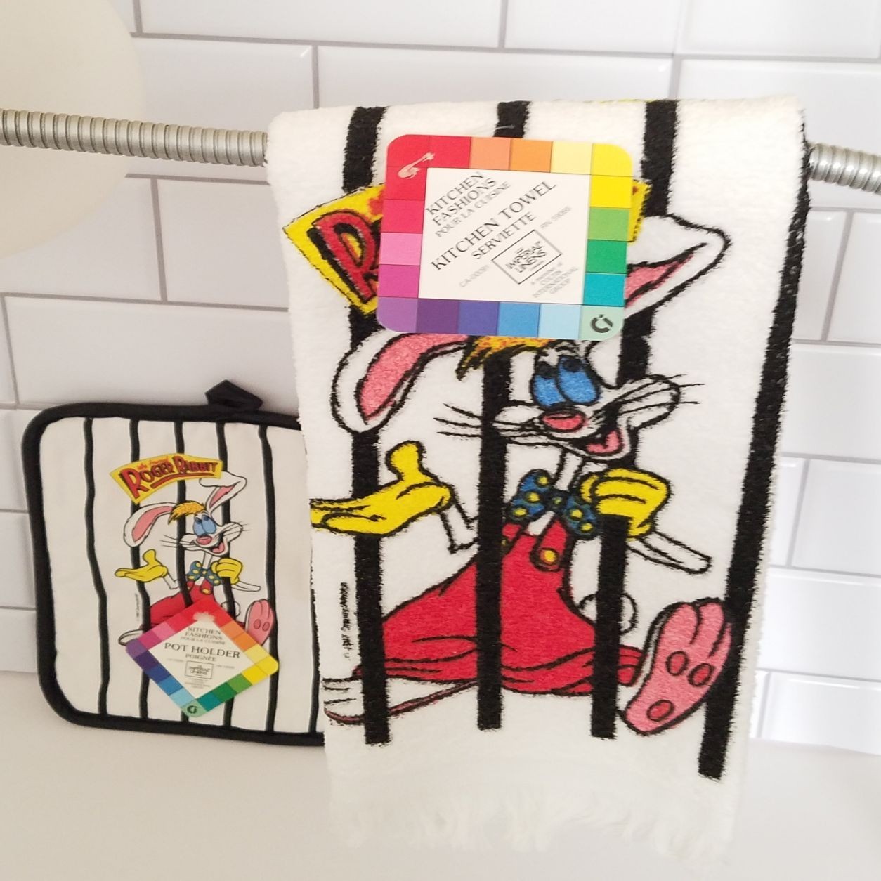 1987 Who Framed Roger Rabbit Hand Towel & Pot Holder Set NWT USA 1987 Who Framed Roger Rabbit Hand Towel & Pot Holder Set NWT USA