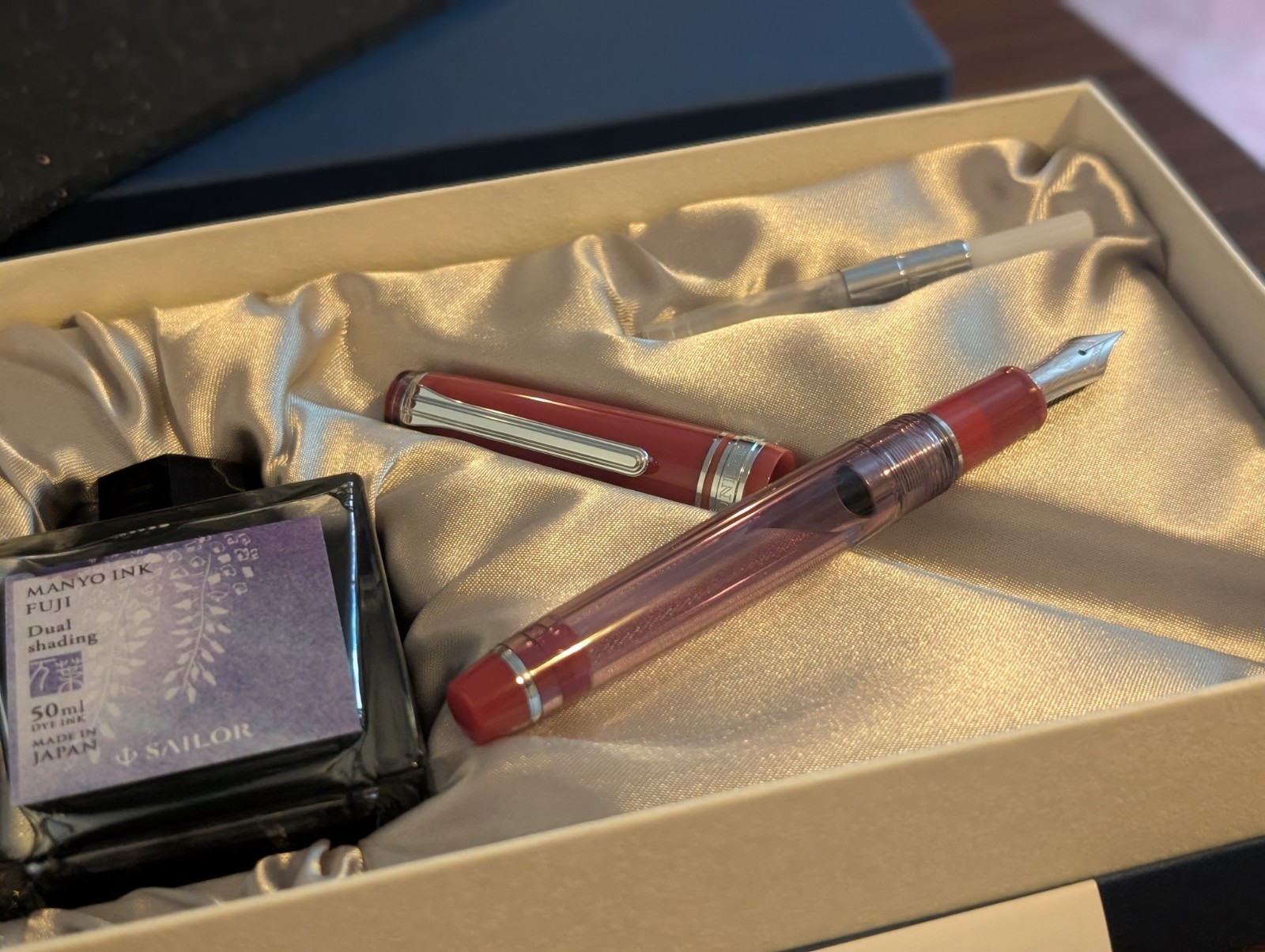 Sailor Pro Gear Slim Sailor Manyo Wisteria Special Edition MF 14k Nib with Ink Sailor Pro Gear Slim Sailor Manyo Wisteria Special Edition MF 14k Nib with Ink