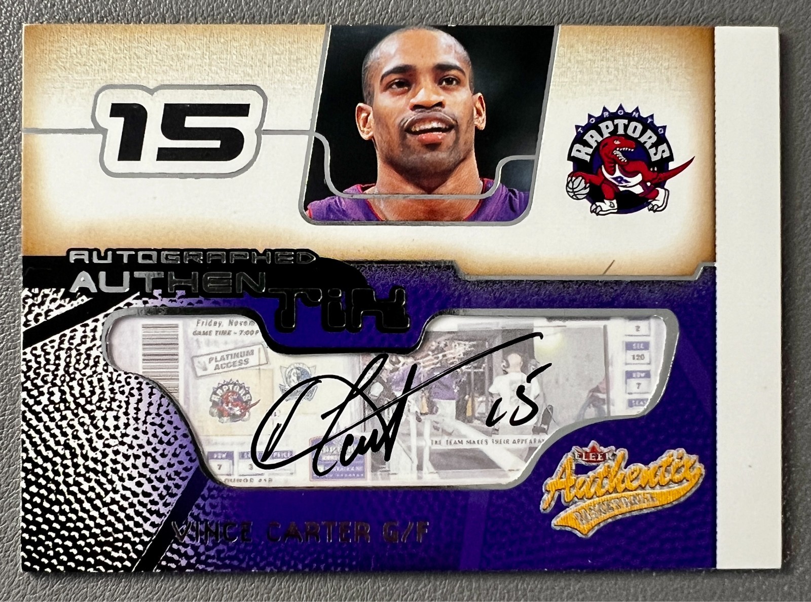 Vince Carter 2001-02 Fleer Authentix Basketball Auto #AA-VC Raptors Vince Carter 2001-02 Fleer Authentix Basketball Auto #AA-VC Raptors