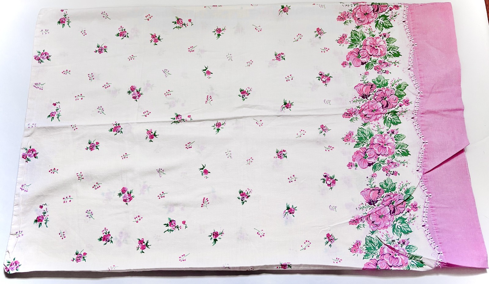 Vintage 100% Cotton 1950's Standard Pillowcase Floral Vintage 100% Cotton 1950's Standard Pillowcase Floral