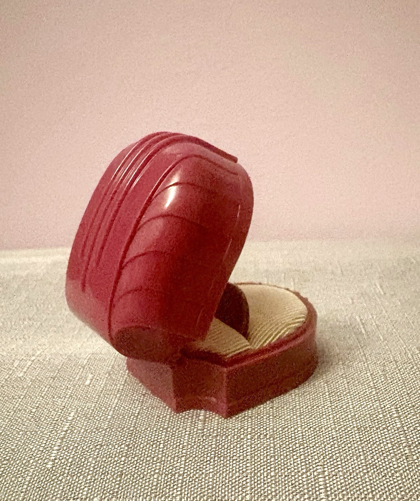 Vintage 1930s Art Deco Cherry Celluloid/Silk Presentation Ring Box, Florida EUC