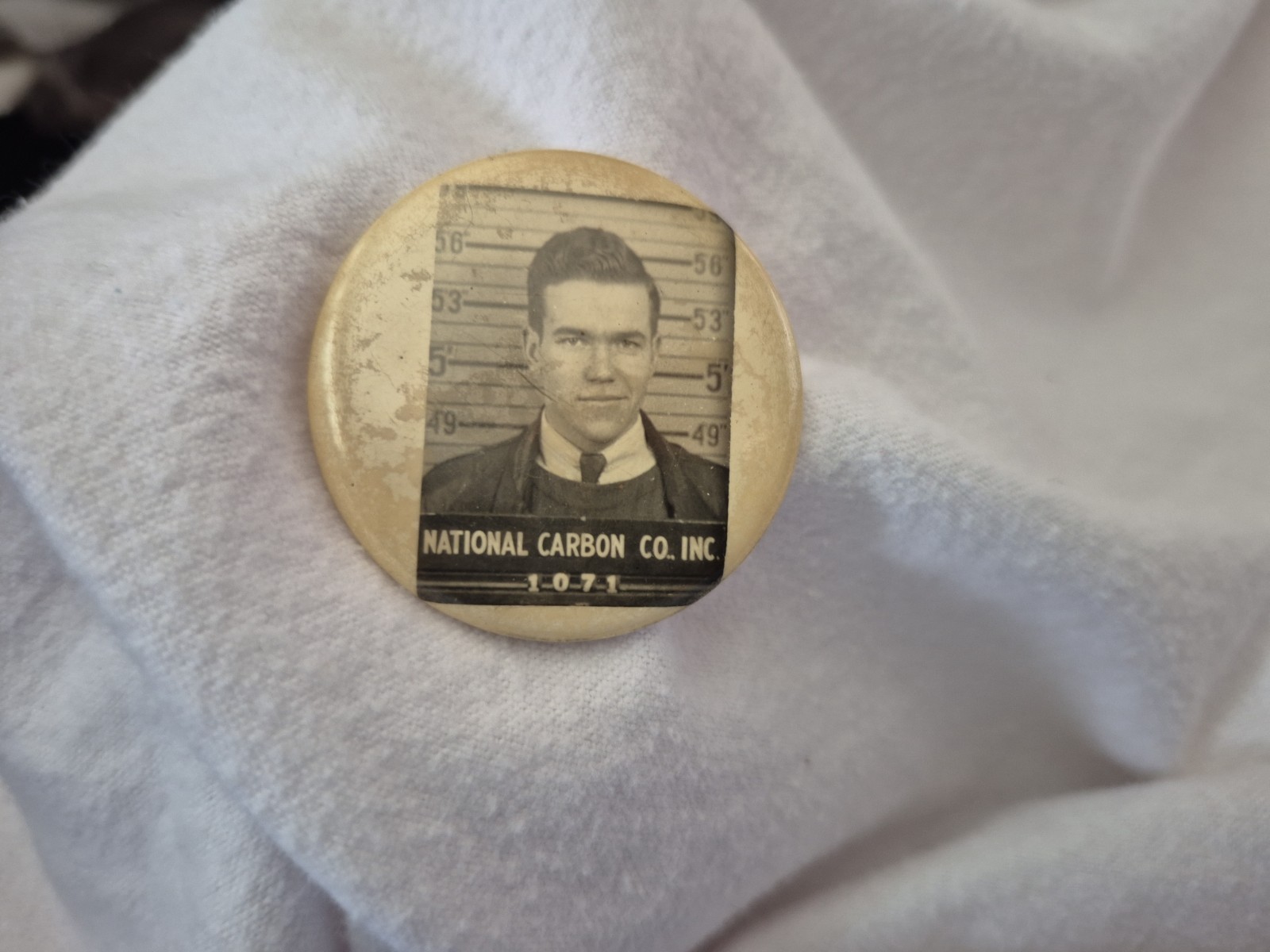 VINTAGE WW11 ERA? NATIONAL CARBON CO. EMPLOYEE PIN BADGE WITH PHOTO VINTAGE WW11 ERA? NATIONAL CARBON CO. EMPLOYEE PIN BADGE WITH PHOTO