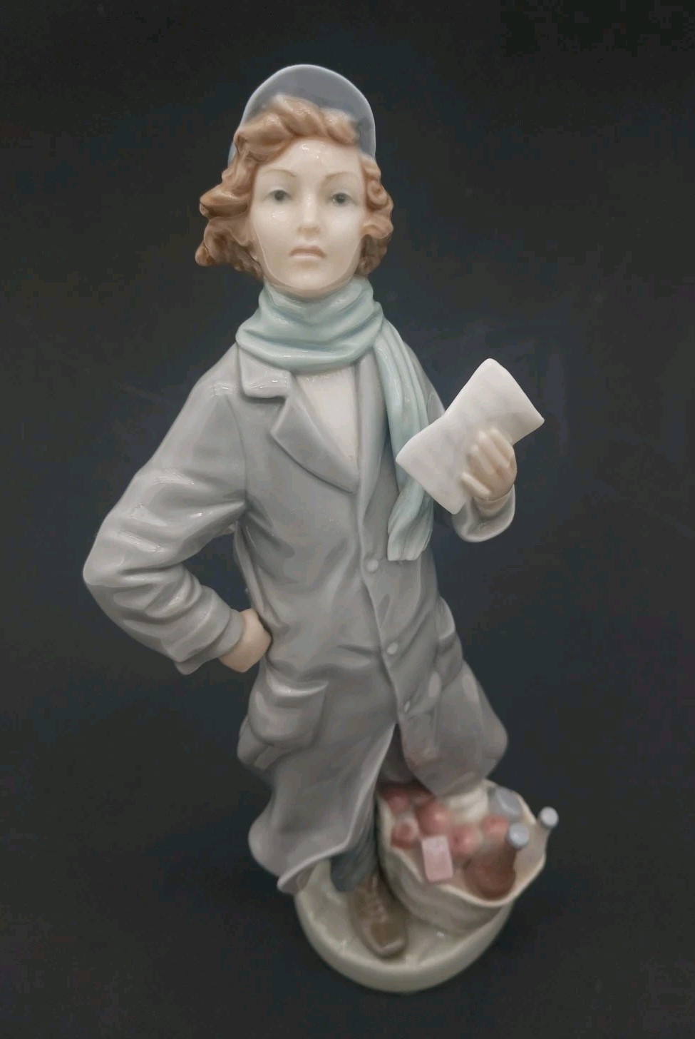 Lladro Delivery Boy #4906 Porcelain Figurine Lladro Delivery Boy #4906 Porcelain Figurine