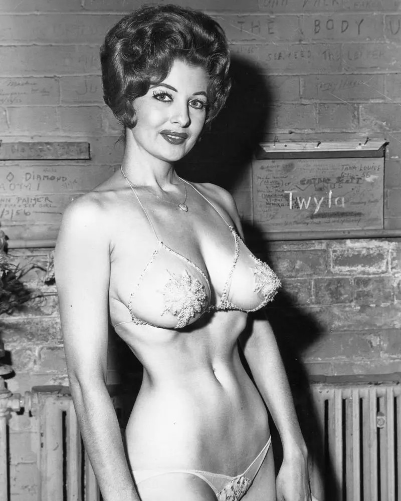 Debbie Reynolds Sexy Body In Bikini Black And White 4x6 Picture Celebrity Print Debbie Reynolds Sexy Body In Bikini Black And White 4x6 Picture Celebrity Print