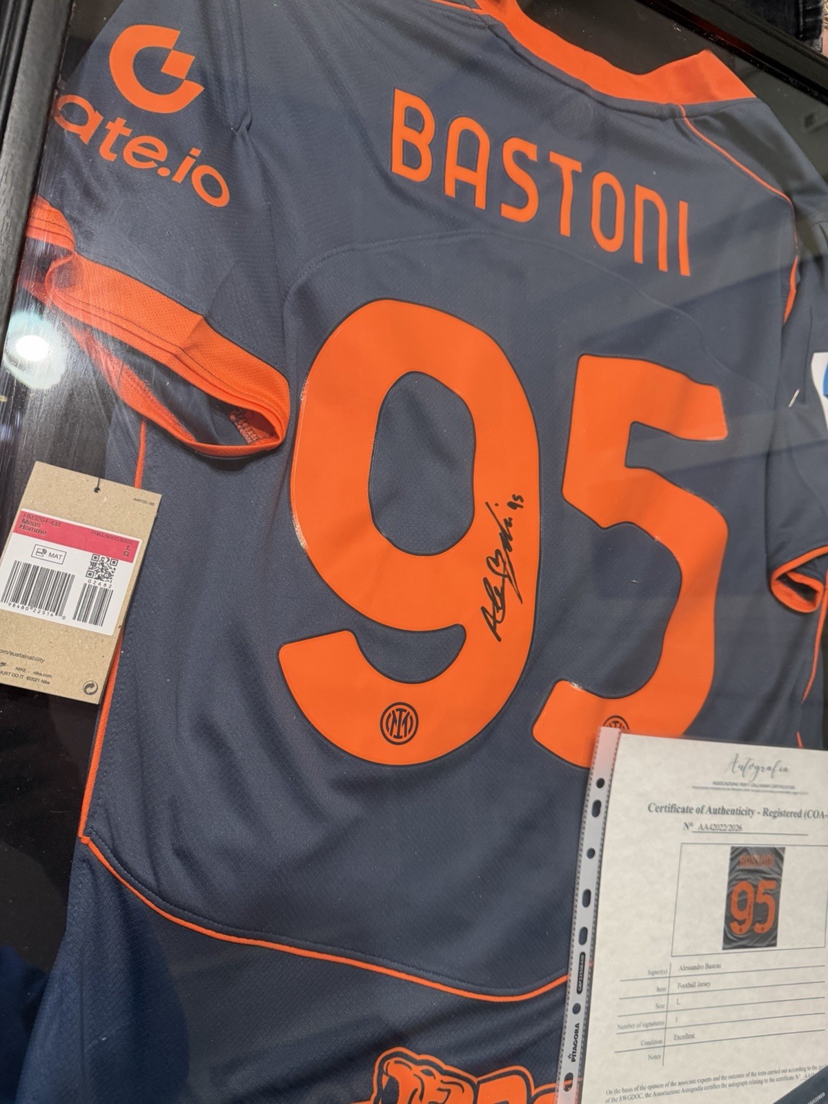 ALESSANDRO BASTONI INTER STORE JERSEY AUTOGRAPHED AND CERTIFIED COA AUTOGRAPH. ALESSANDRO BASTONI INTER STORE JERSEY AUTOGRAPHED AND CERTIFIED COA AUTOGRAPH.