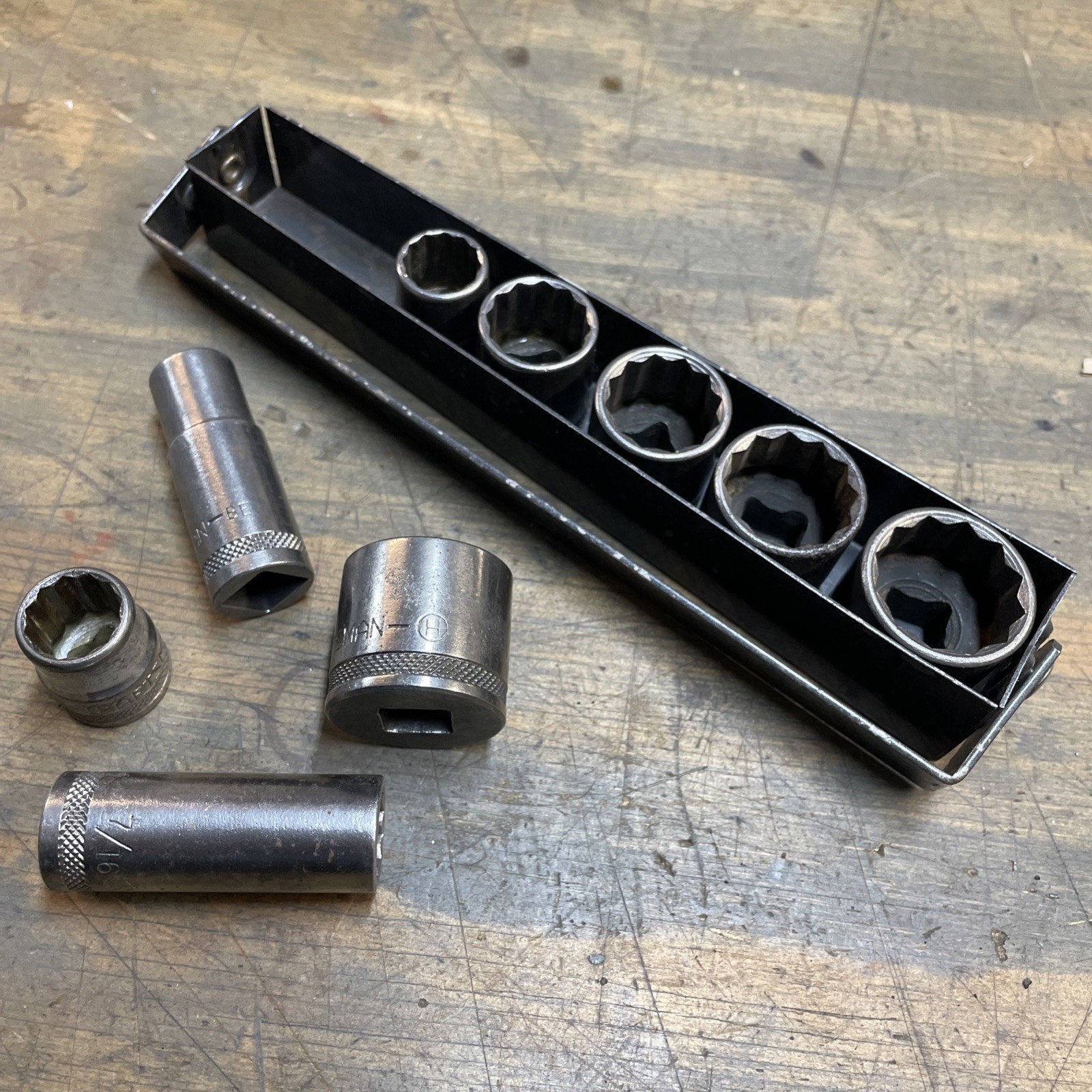 Vintage Craftsman Circle H 3/8 Drive 12pt SAE Sockets w/ Metal Tray Plus Extras Vintage Craftsman Circle H 3/8 Drive 12pt SAE Sockets w/ Metal Tray Plus Extras