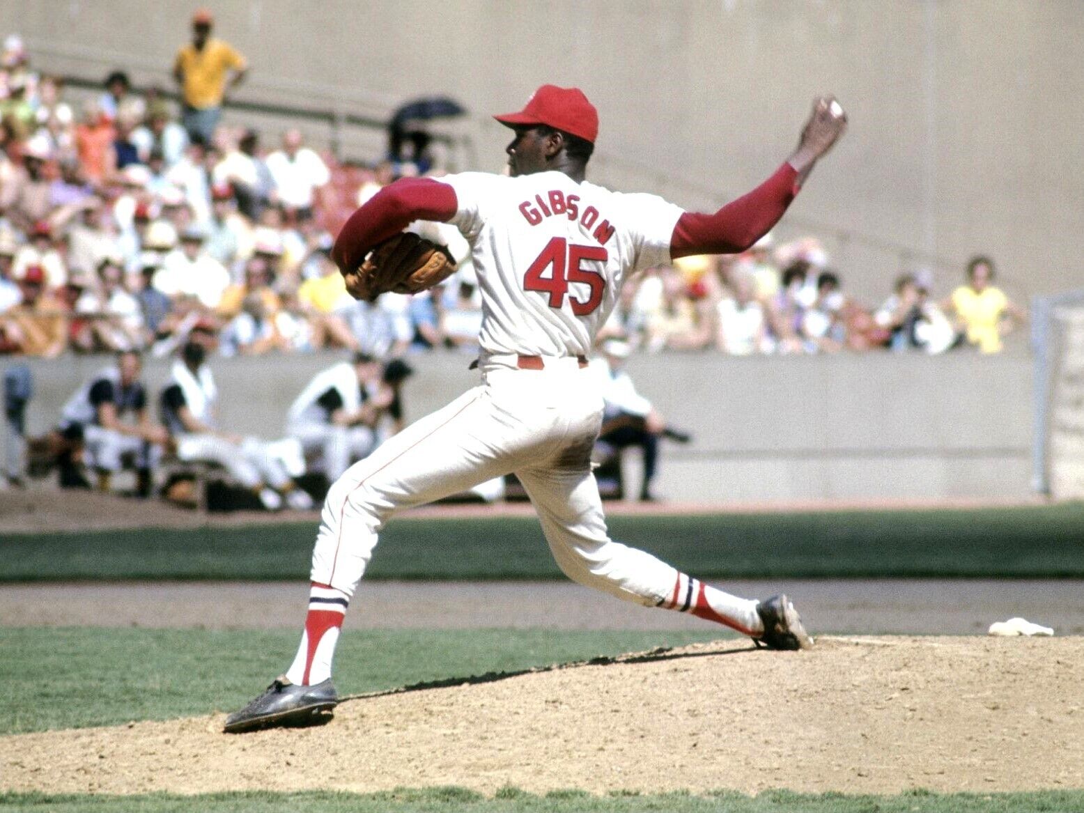 Stunning and Gigantic Bob Gibson World Series Action luster photograph 11x14