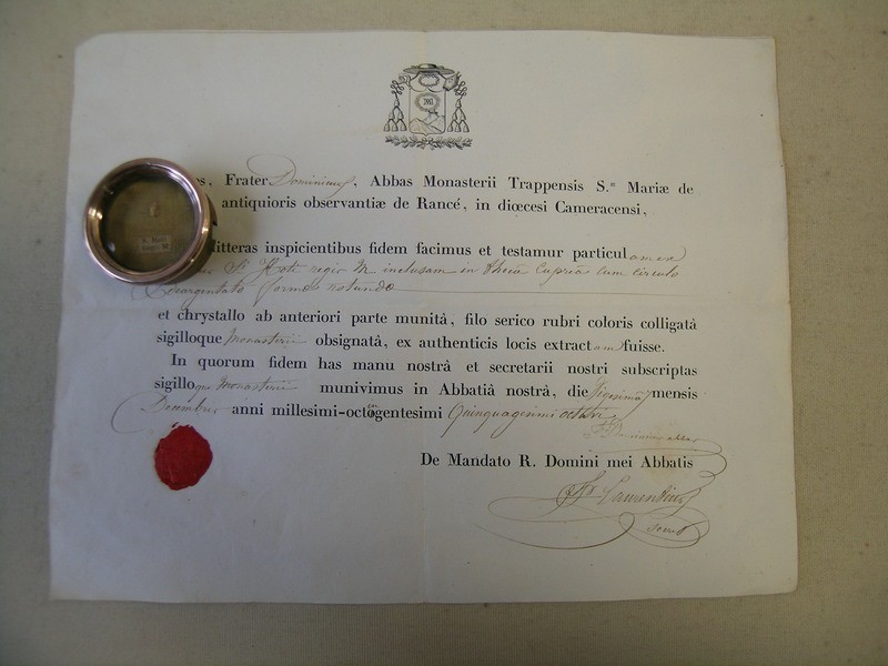 Relquary relic Saint Hoti Regis and Martyr + document 1858 Relquary relic Saint Hoti Regis and Martyr + document 1858