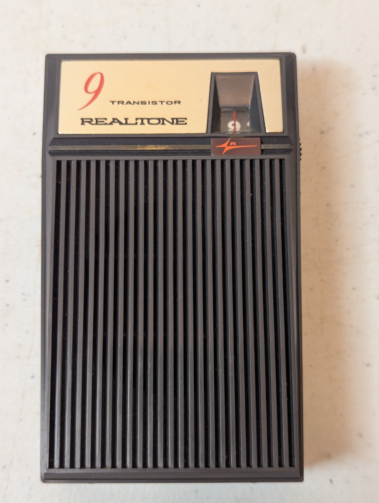Vintage Realtone 9 Transistor Pocket Radio TR-1946 Made in Japan - Untested Vintage Realtone 9 Transistor Pocket Radio TR-1946 Made in Japan - Untested