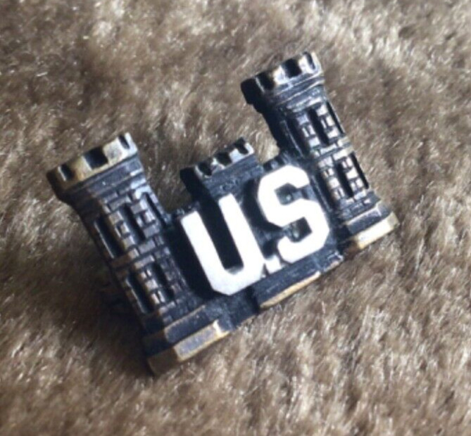 Excellent Original WWI US Army Engineers Corp Collar Badge Excellent Original WWI US Army Engineers Corp Collar Badge