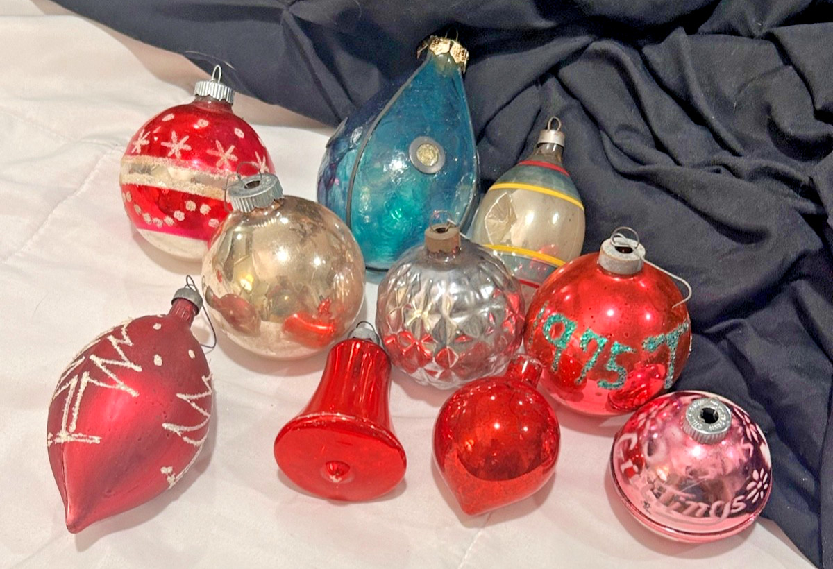 mixed lot of 10 Vintage shiny brite christmas tree ornaments Bell Indent Glitter mixed lot of 10 Vintage shiny brite christmas tree ornaments Bell Indent Glitter