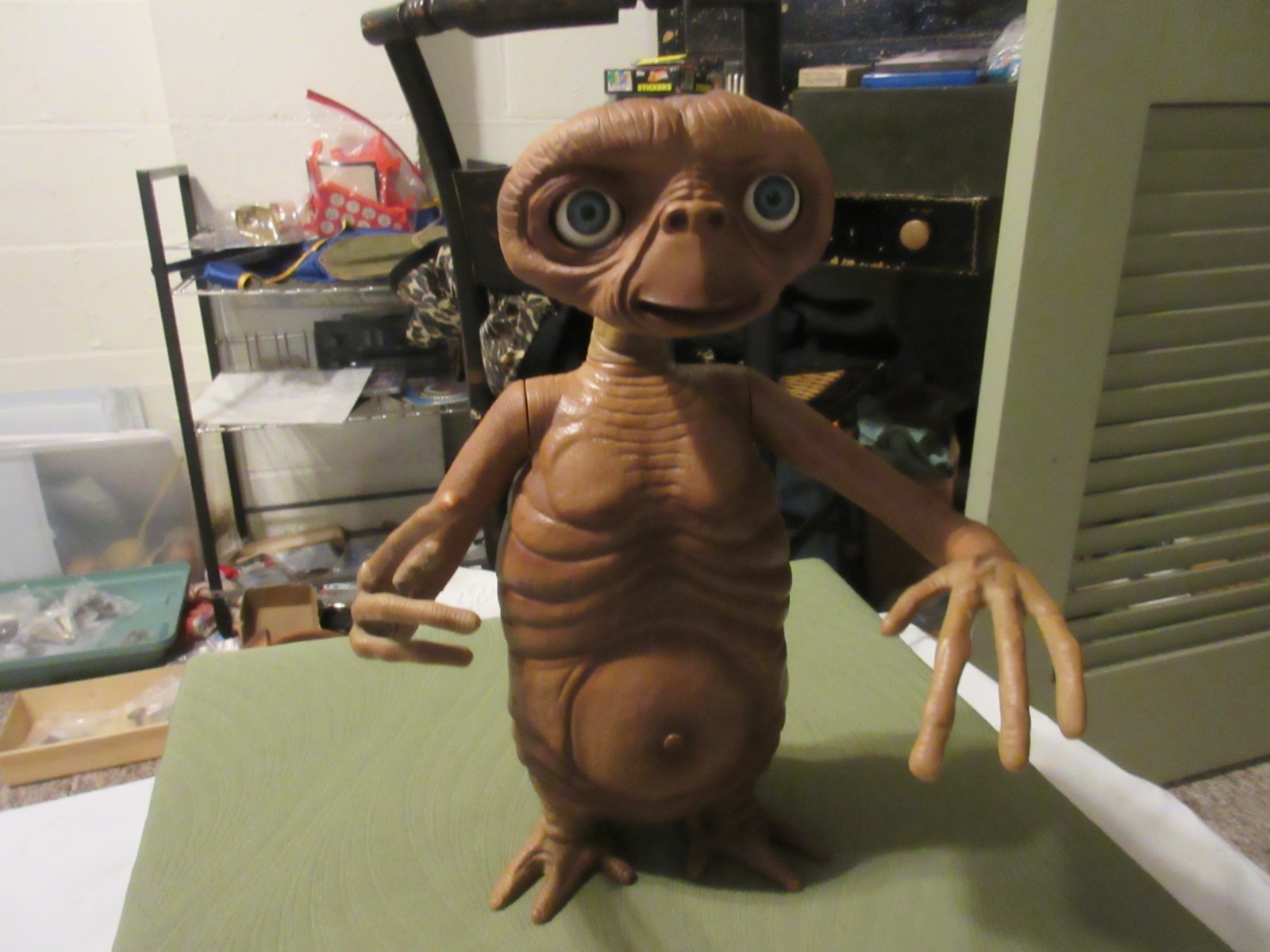 Rare 2002 E.T. Talking, Moving, Glowing 12” Tall TESTED Rare 2002 E.T. Talking, Moving, Glowing 12” Tall TESTED