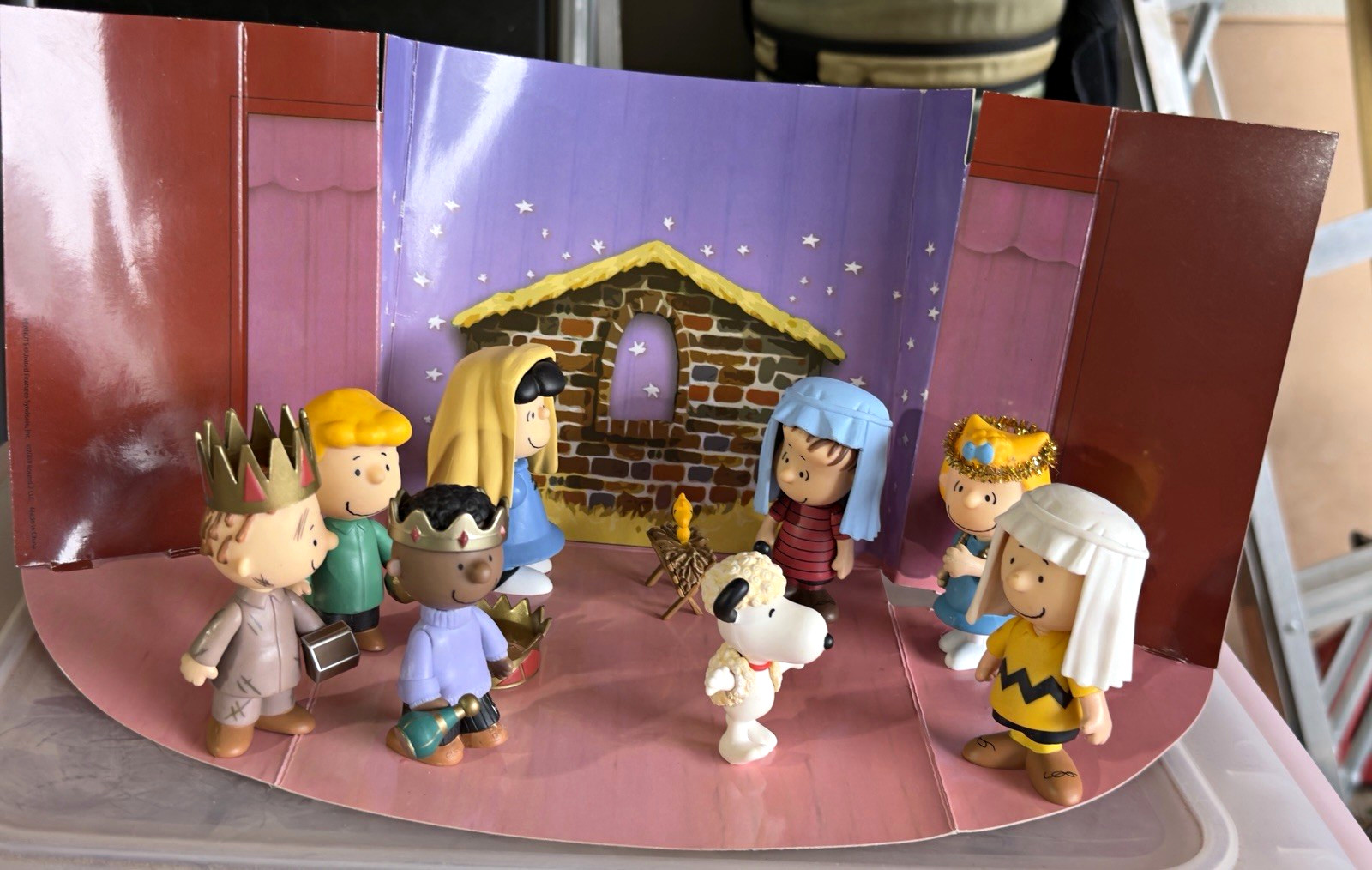 2007 Peanuts Christmas Nativity 9-Piece Set with Background 2007 Peanuts Christmas Nativity 9-Piece Set with Background