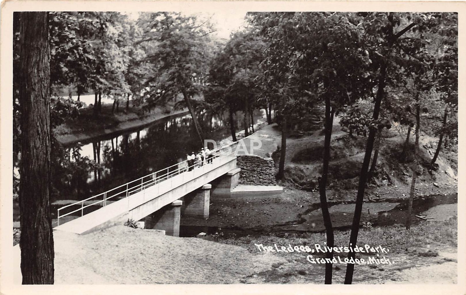 B91/ Grand Ledge Michigan Mi Real Photo RPPC Postcard c50s Riverside Park Ledges B91/ Grand Ledge Michigan Mi Real Photo RPPC Postcard c50s Riverside Park Ledges