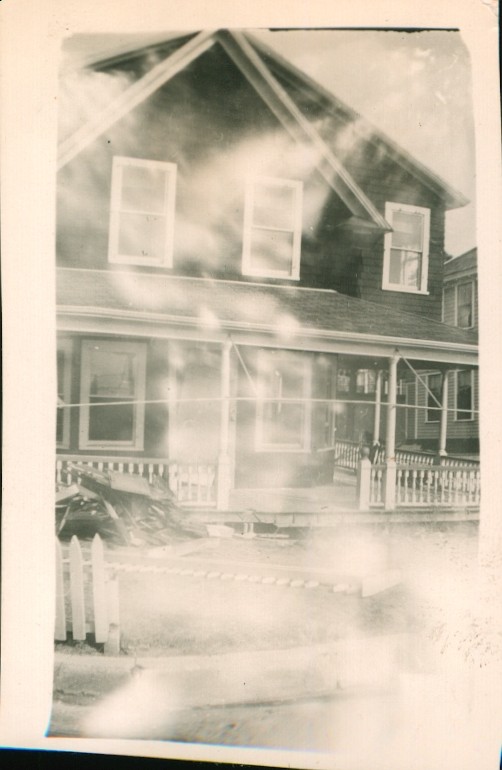 Old Vintage Photo HOUSE ABSTRACT GHOST LIGHT SURREAL BIZARRE ODD UNUSUAL PICTURE Old Vintage Photo HOUSE ABSTRACT GHOST LIGHT SURREAL BIZARRE ODD UNUSUAL PICTURE