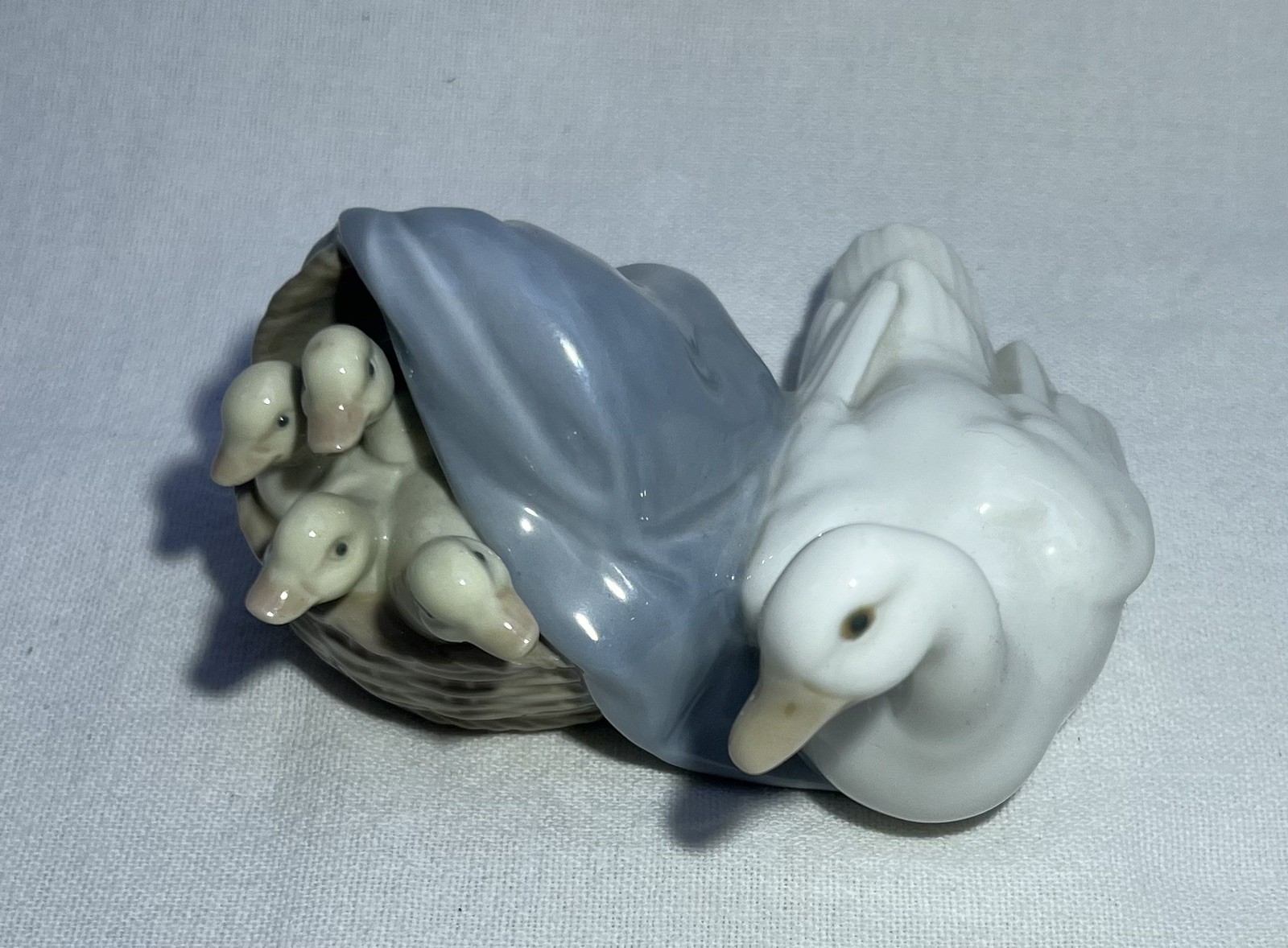 Vintage 1974 LLADRO, Duck w Ducklings Retired Porcelain Figurine, #4895, 3.75” Vintage 1974 LLADRO, Duck w Ducklings Retired Porcelain Figurine, #4895, 3.75”