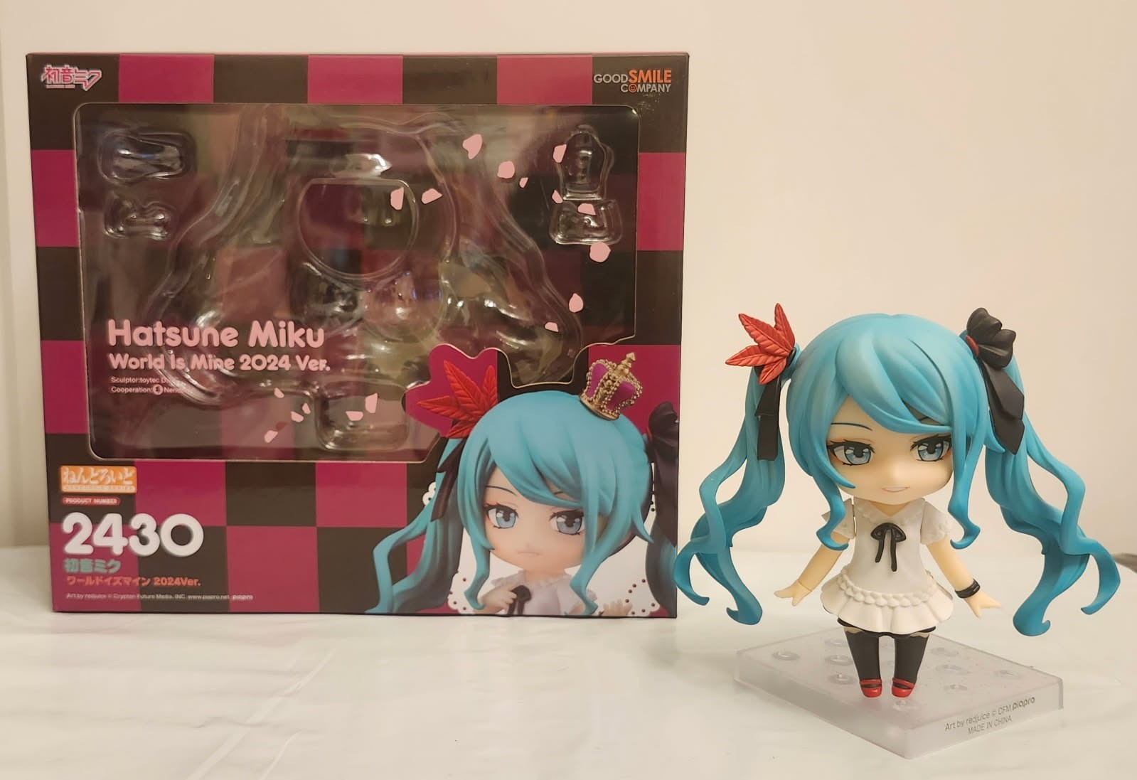 Nendoroid #2430 Hatsune Miku World Is Mine 2024 Ver. Pre-owned Nendoroid #2430 Hatsune Miku World Is Mine 2024 Ver. Pre-owned
