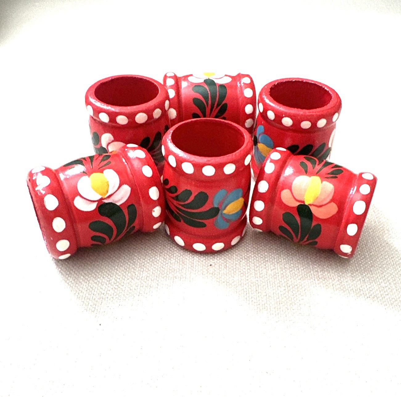 Vintage Hand-Painted Wooden Napkin Rings Set of 6 Red Floral Folk Art Vintage Hand-Painted Wooden Napkin Rings Set of 6 Red Floral Folk Art