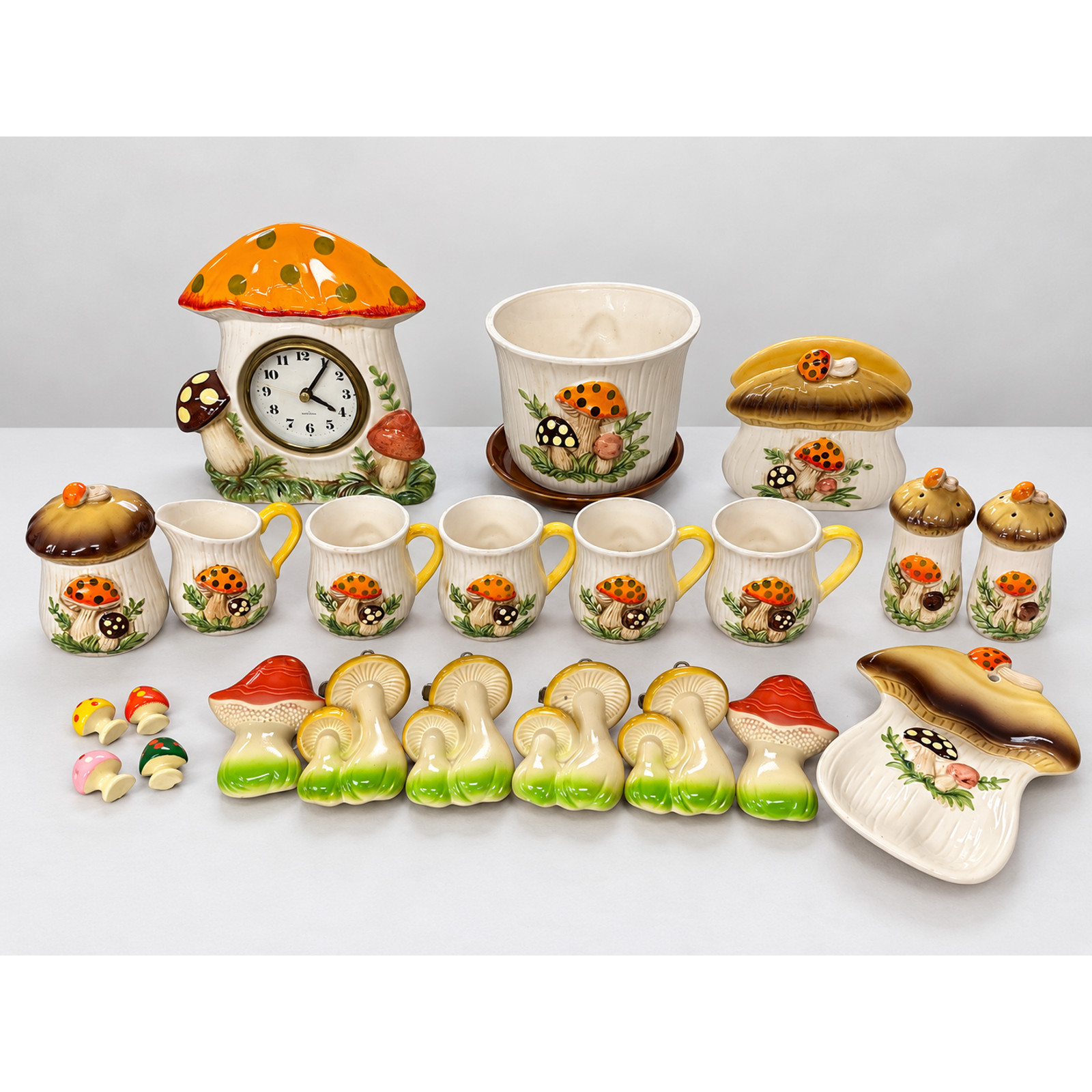 VTG 1970s Sears Merry Mushroom 21 Pc LOT Collection CLOCK PLANTER Mugs Wall Deco