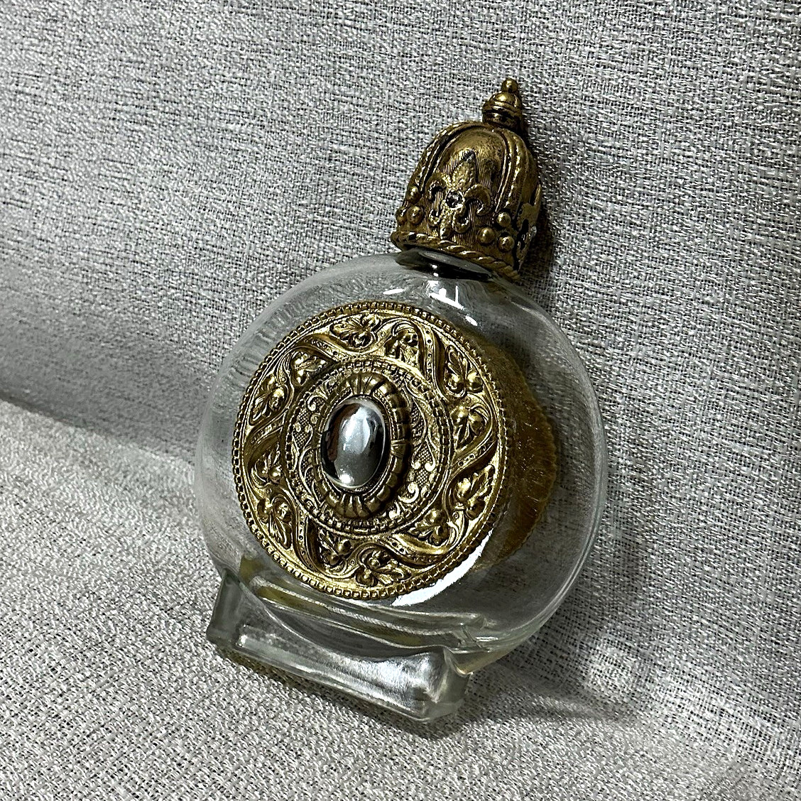 Vintage Gold Tone Crown Top Perfume Bottle Ornate Medallion Cabochon Glass Scent Vintage Gold Tone Crown Top Perfume Bottle Ornate Medallion Cabochon Glass Scent