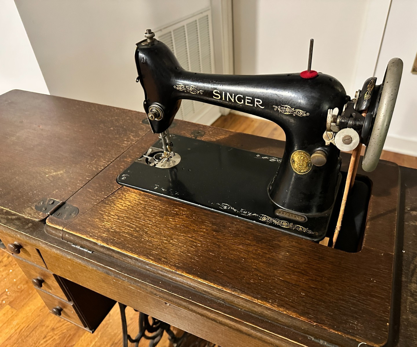 Singer Manufacturing Co. sewing machine with hideaway work station Singer Manufacturing Co. sewing machine with hideaway work station