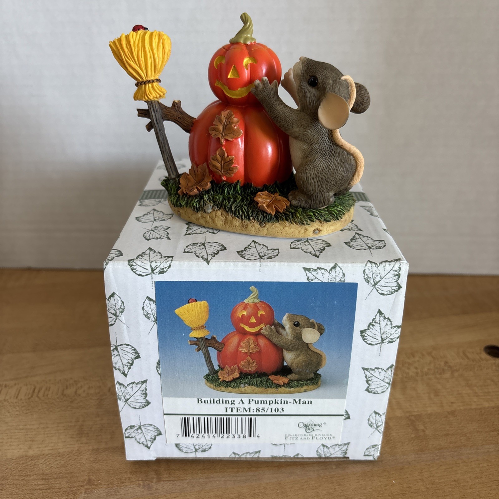 Charming Tails “Building A Pumpkin-Man” Figurine #85/103 Fitz & Floyd Charming Tails “Building A Pumpkin-Man” Figurine #85/103 Fitz & Floyd