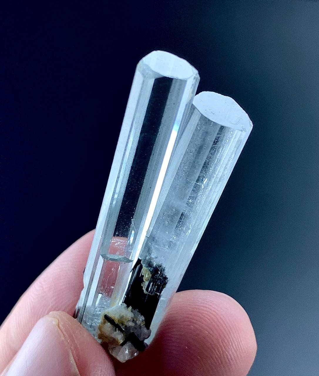 39 Carat Aquamarine Crystal Specimen From Pakistan 39 Carat Aquamarine Crystal Specimen From Pakistan