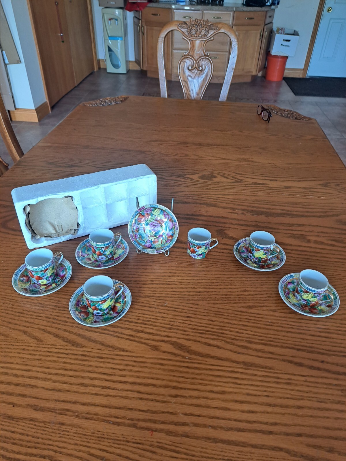 Zhongguo Zhi Zao Oriental Chinese Porcelain Floral 6 Tea Cups and 6 Saucers Zhongguo Zhi Zao Oriental Chinese Porcelain Floral 6 Tea Cups and 6 Saucers