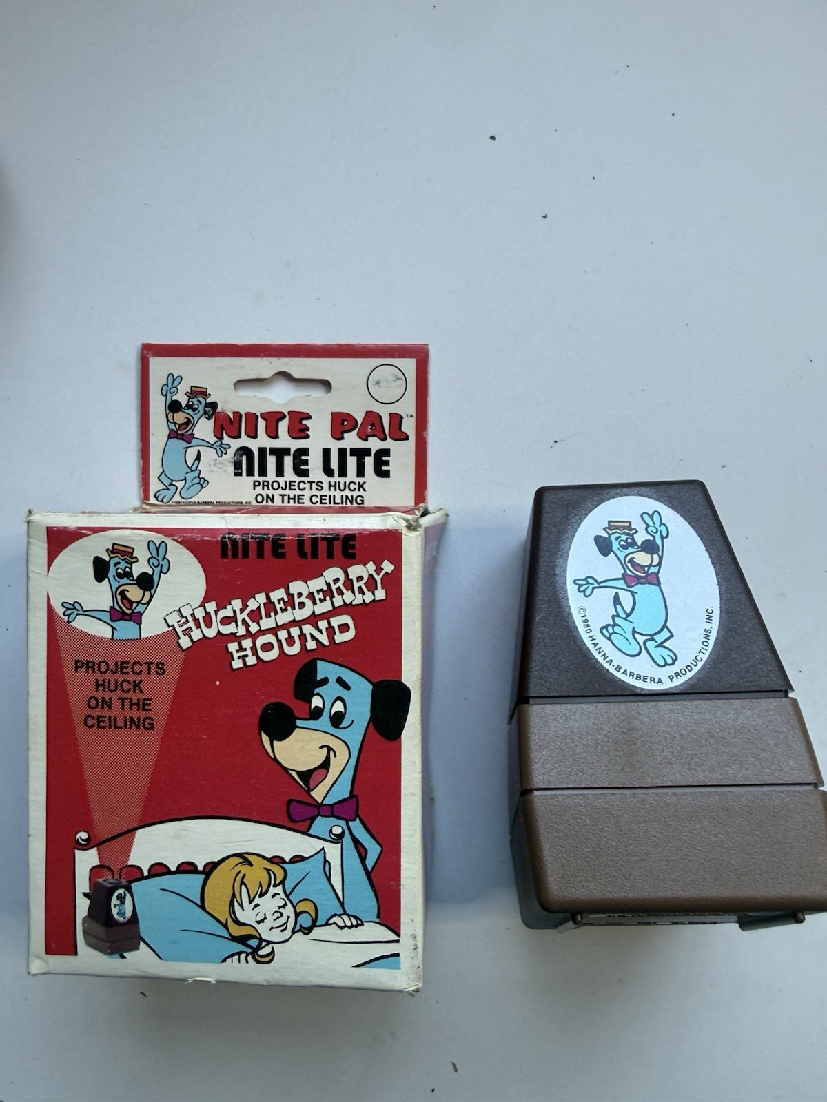 Vintage Huckleberry Hound Nite Lite Projector Hanna Barbera Works w/ Box