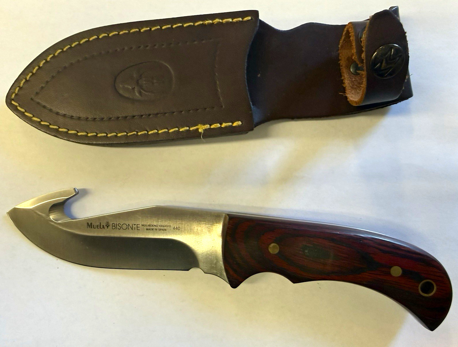 Muela Bisonte Gut Hook Hunting Skinning Knife 440 Molybdenum Vanadium Spain Leat