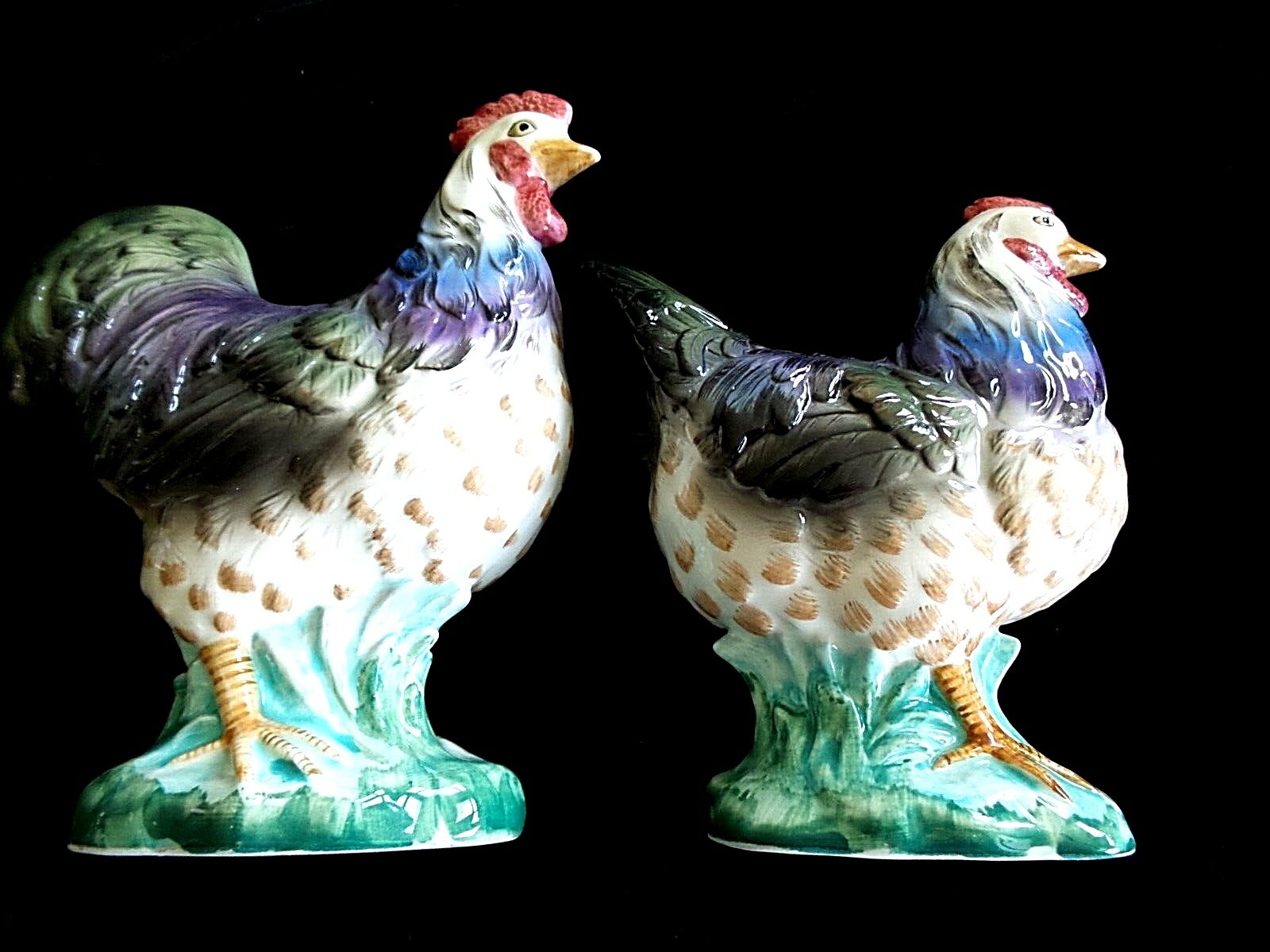 TWO 1988 MAJOLICA PORCELAIN PAIR Of HEN AND ROOSTER FIGURINES HALDON GROUP TWO 1988 MAJOLICA PORCELAIN PAIR Of HEN AND ROOSTER FIGURINES HALDON GROUP