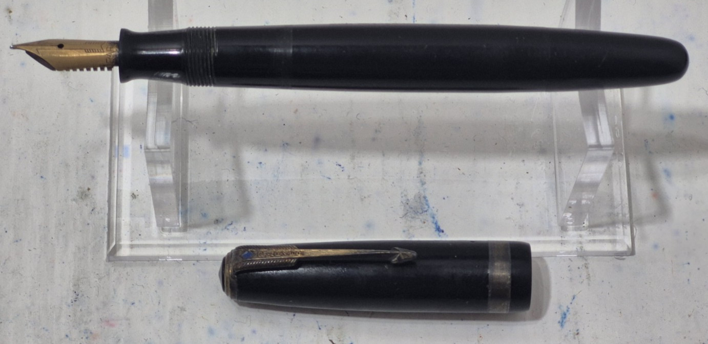Vintage Parker Fountain Pen w/Parker Nib Black Barrel Unknown Model Vacumatic? Vintage Parker Fountain Pen w/Parker Nib Black Barrel Unknown Model Vacumatic?