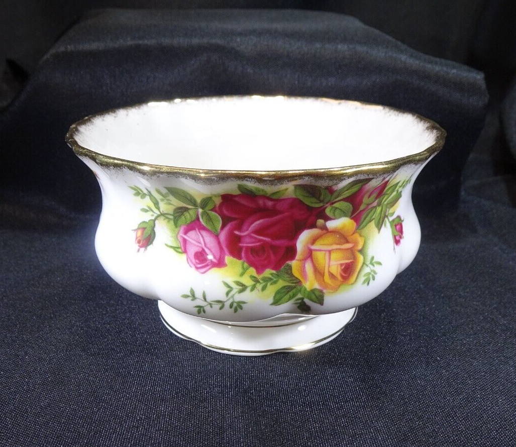 Vintage c.1962-1973 1st Quality Royal Albert Old Country Roses Small Sugar Bowl Vintage c.1962-1973 1st Quality Royal Albert Old Country Roses Small Sugar Bowl