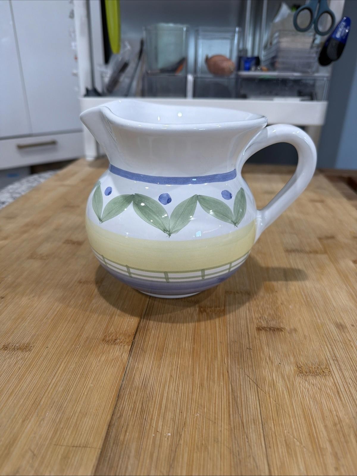 VTG Williams Sonoma Marisol 32 Oz Pitcher 5 3/4” Tall * VTG Williams Sonoma Marisol 32 Oz Pitcher 5 3/4” Tall *