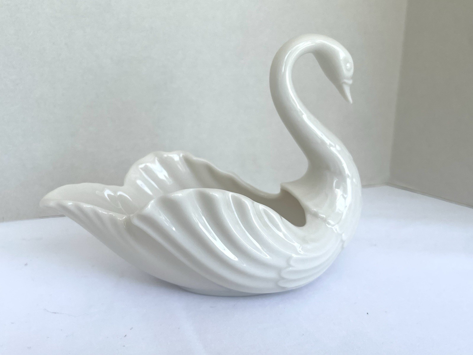 Vintage Lenox Swan Ivory Porcelain Figurine Trinket/Candy Dish Vintage Lenox Swan Ivory Porcelain Figurine Trinket/Candy Dish