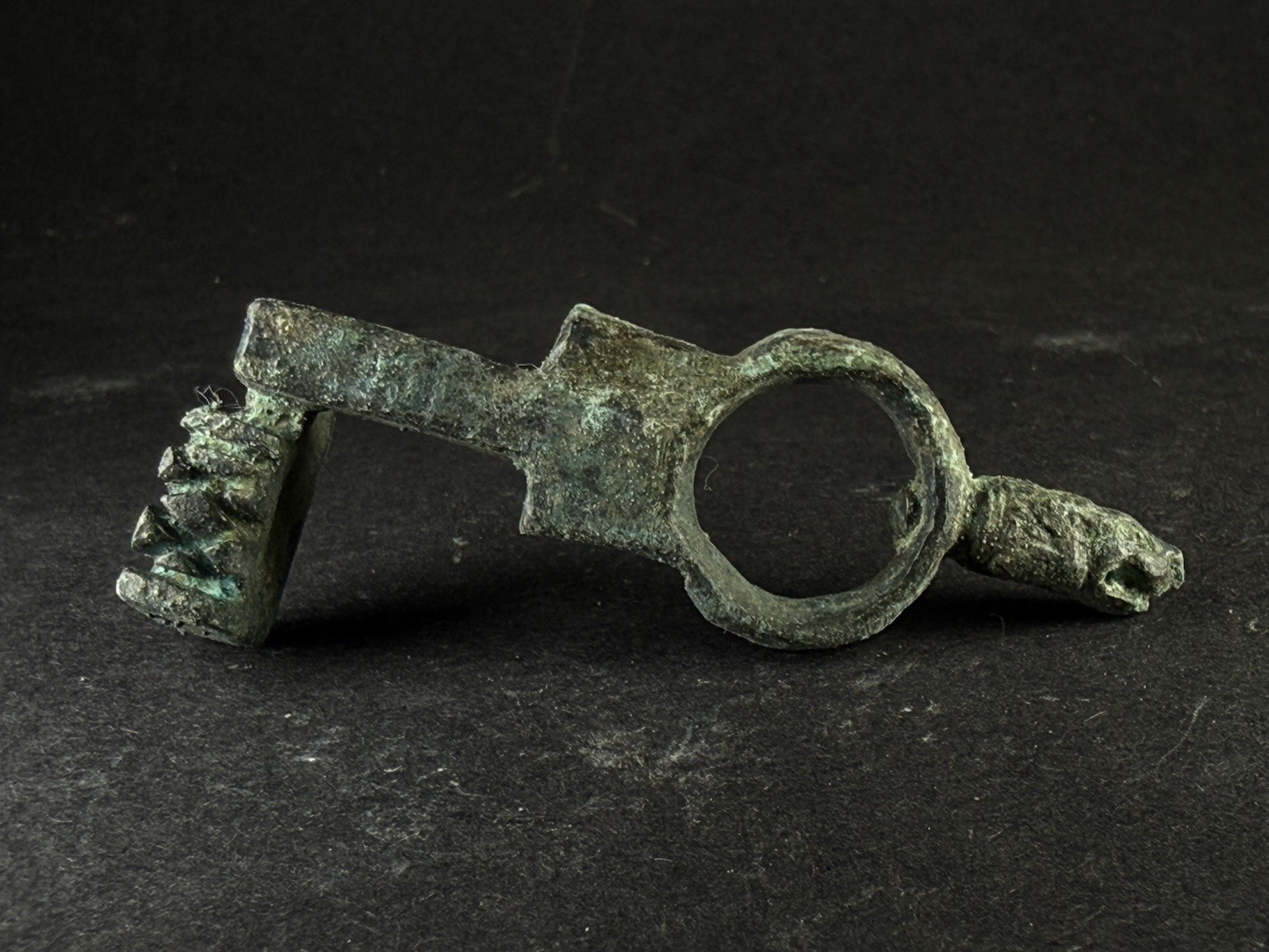 ANCIENT ROMAN BRONZE LION HEAD ZOOMORPHIC KEY CIRCA 2ND-3RD CENTURY AD