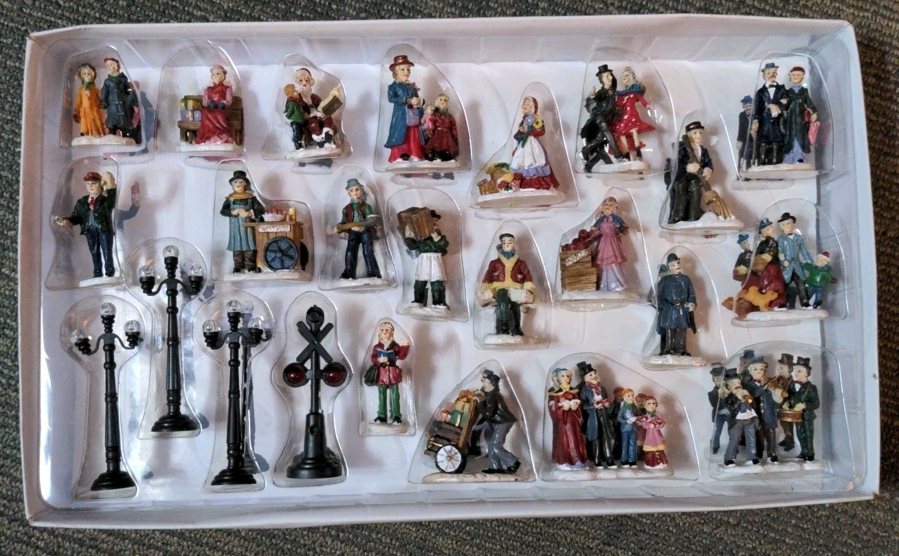 2001 Grandeur Noel 24 pc Victorian Train Village Christmas Figures Townspeople 2001 Grandeur Noel 24 pc Victorian Train Village Christmas Figures Townspeople
