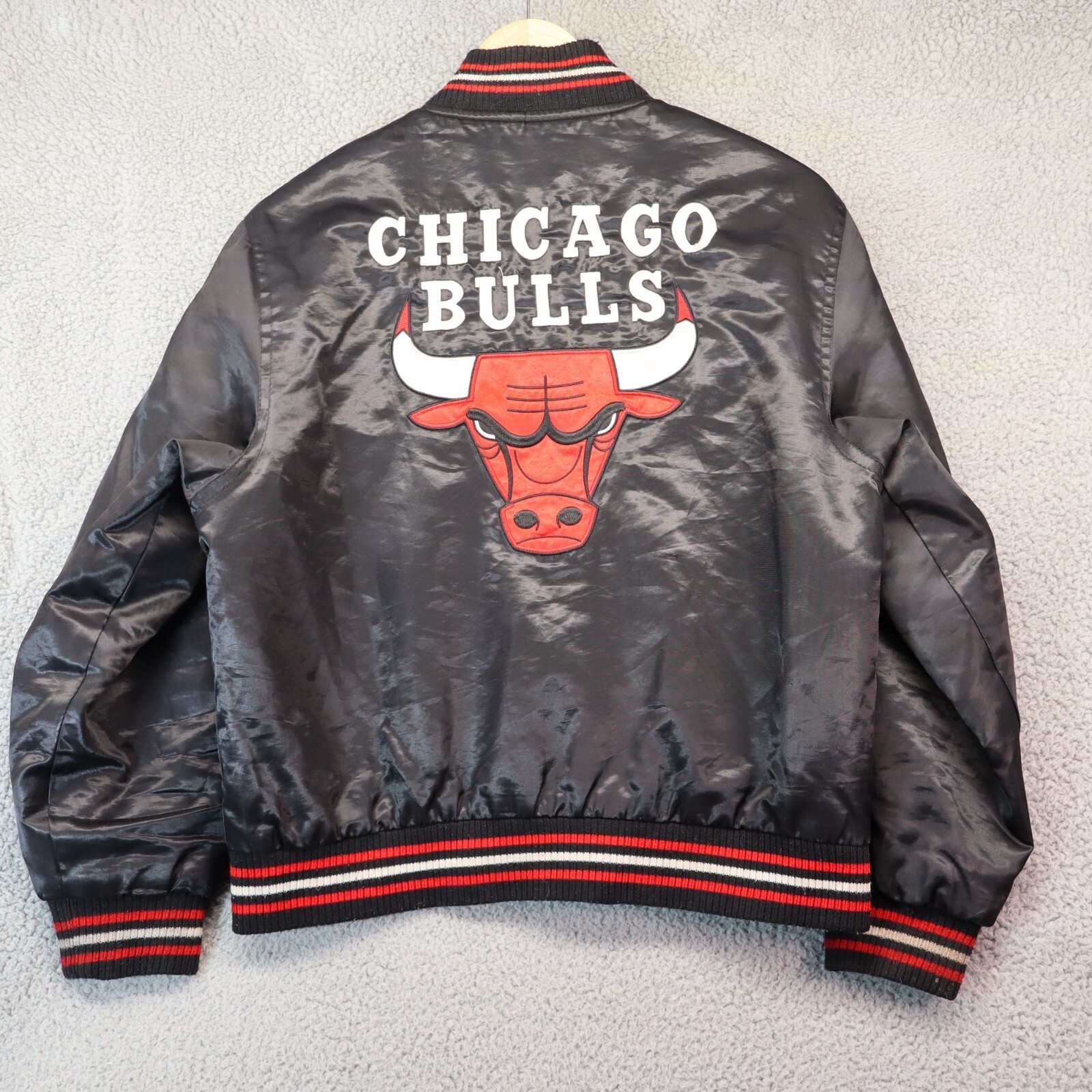 JH Design NBA Chicago Bulls Varsity Jacket 11-12 Kid XL Bred JH Design NBA Chicago Bulls Varsity Jacket 11-12 Kid XL Bred