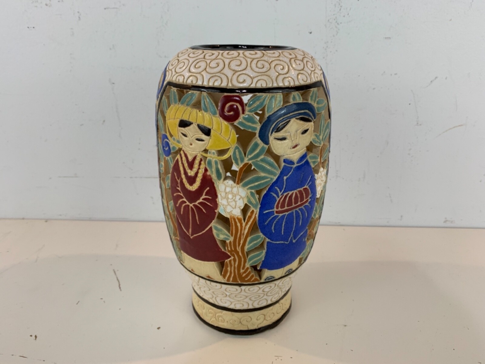 Vintage Asian Hand Painted Decorative Commemorative Thai Couple Marriage Vase Vintage Asian Hand Painted Decorative Commemorative Thai Couple Marriage Vase