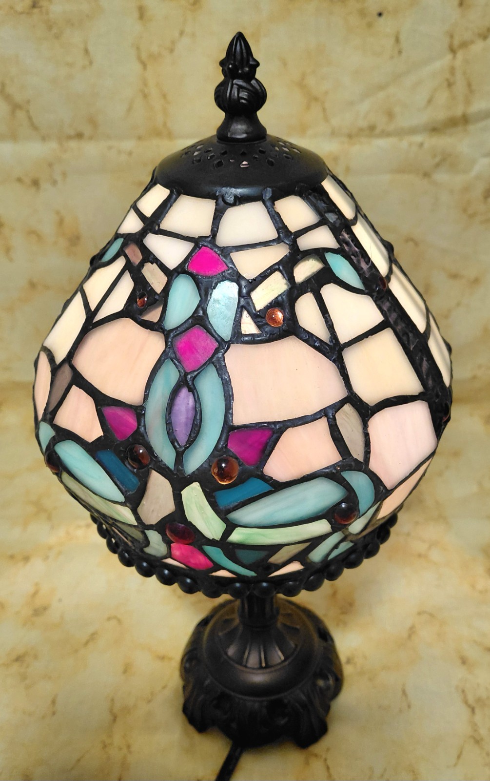 Dale Tiffany Stained Glass Table Lamp - VGC - Works Great & Dale Tiffany Stained Glass Table Lamp - VGC - Works Great &