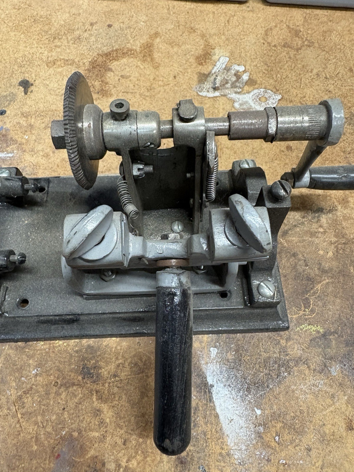Antique early hand-cranked key duplicating / key-cutting machine, 1930s