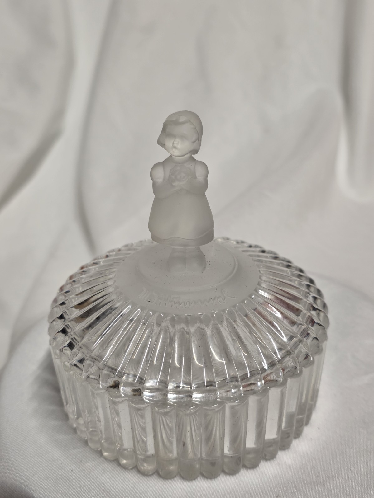 1993 M.J. HUMMEL GOEBEL COVERED CRYSTAL DRESSER TRINKET JAR WITH LID AVON 1993 M.J. HUMMEL GOEBEL COVERED CRYSTAL DRESSER TRINKET JAR WITH LID AVON