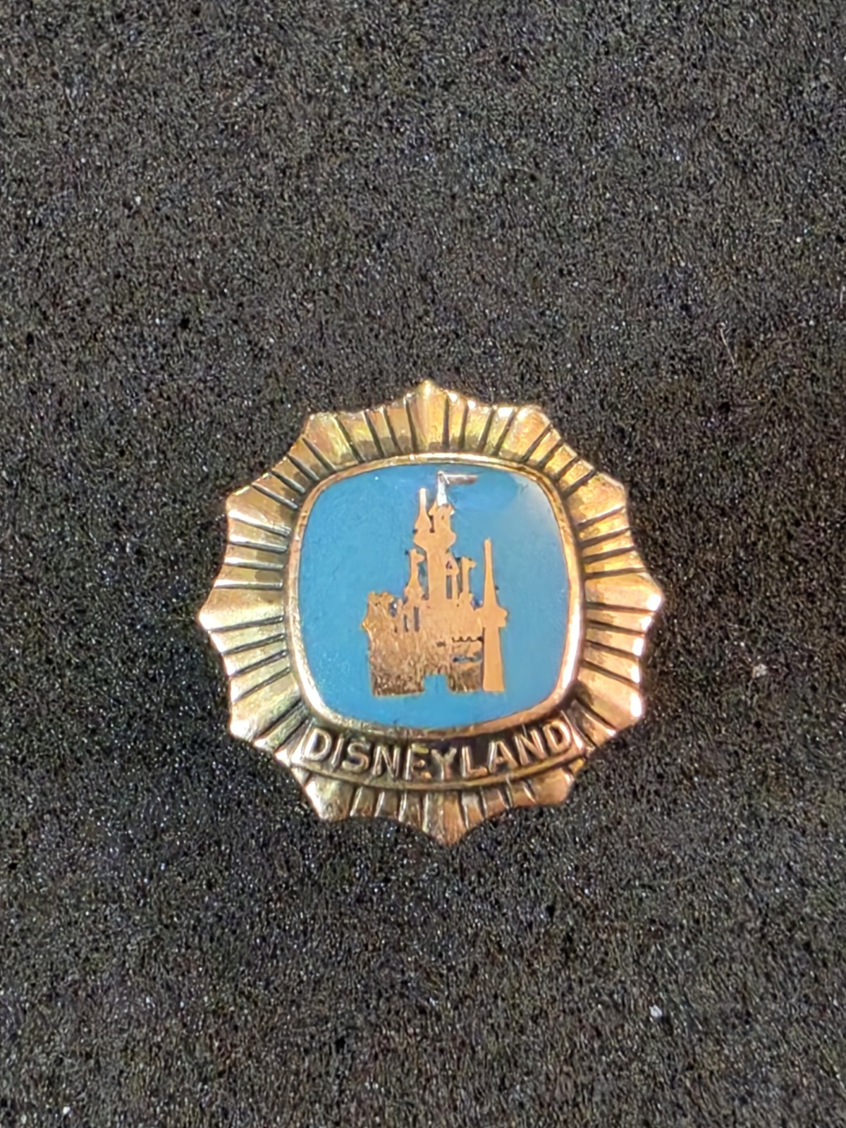 1960\'s Disneyland Cast Member 5-Year 10K Yellow Gold Service Award Castle Pin