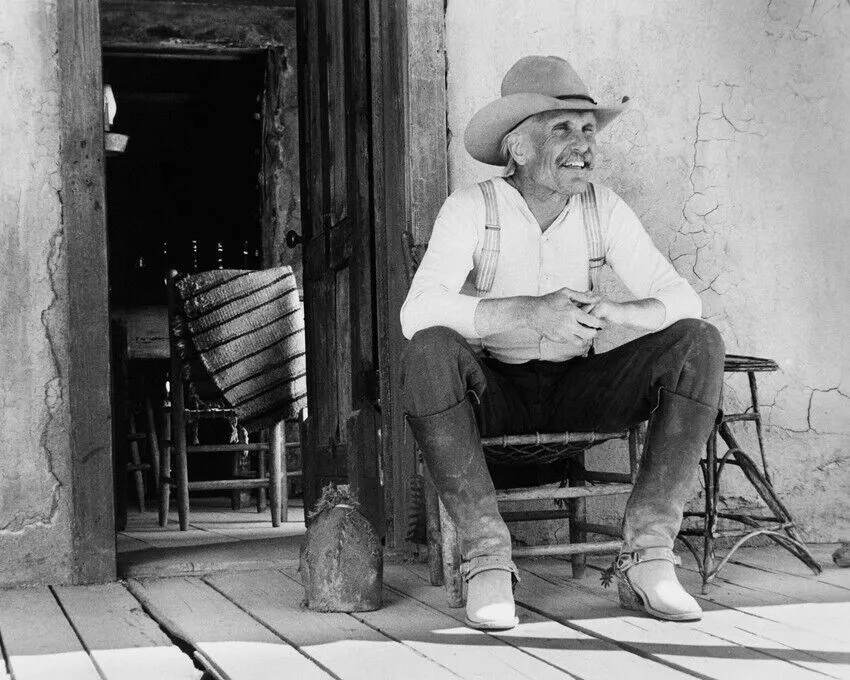 Lonesome Dove Robert Duvall Sitting In Porch Classic Film 4x6 Picture Celebrity Lonesome Dove Robert Duvall Sitting In Porch Classic Film 4x6 Picture Celebrity