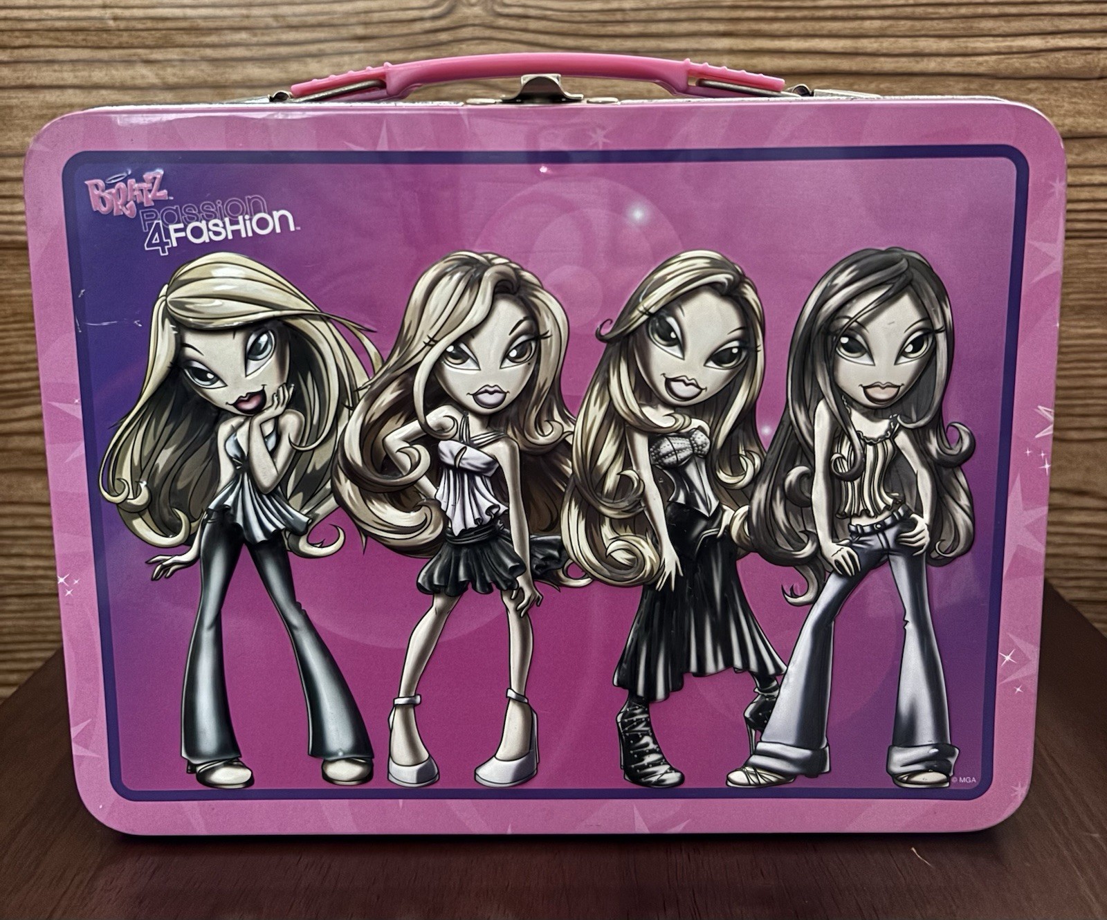 Bratz Passion 4 Fashion Tin Box Lunchbox Carrying Case Bratz Passion 4 Fashion Tin Box Lunchbox Carrying Case