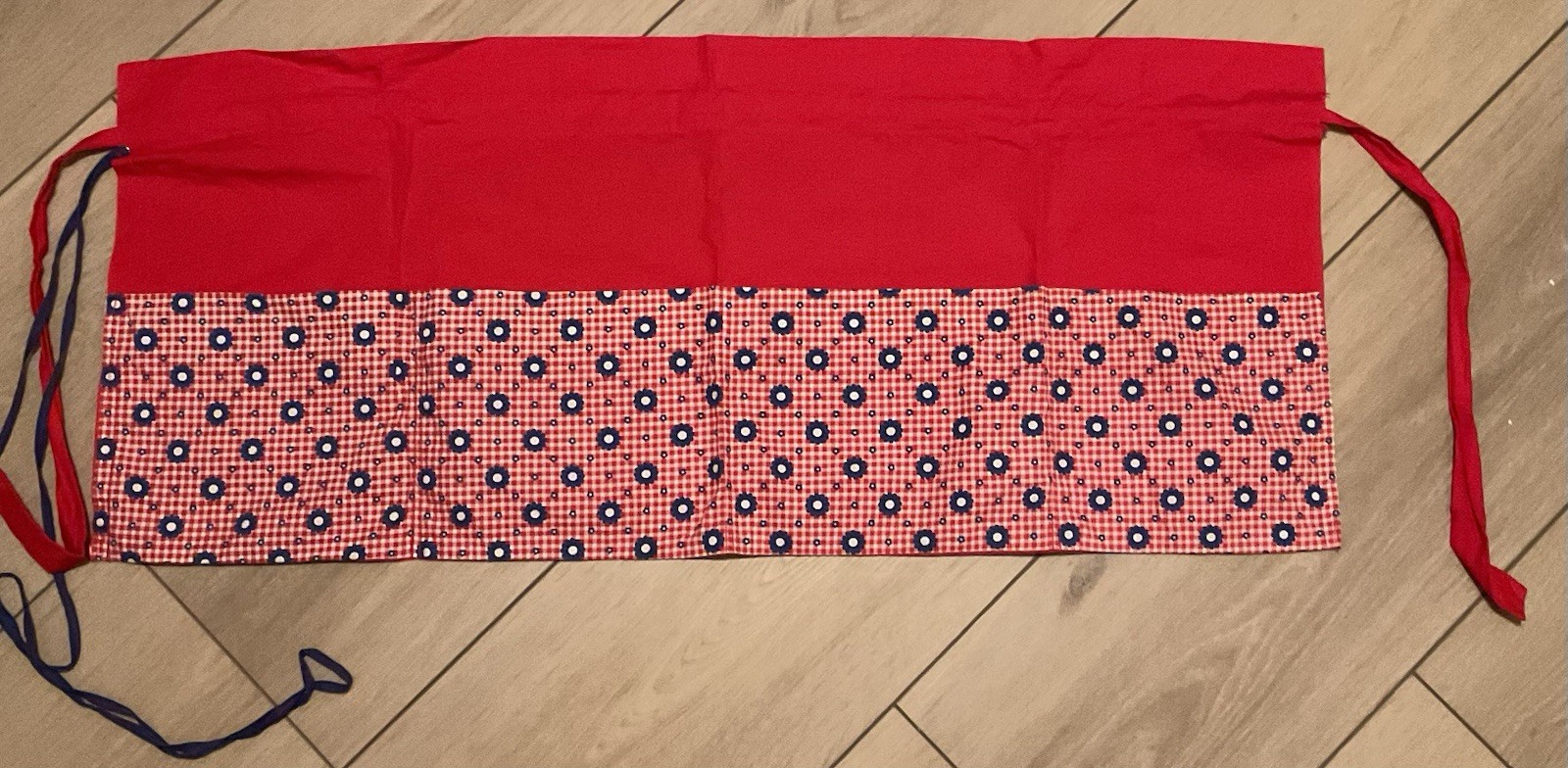 Long Red Vintage Blue Floral Apron Gathering Harvest Apron 4 Pockets Long Red Vintage Blue Floral Apron Gathering Harvest Apron 4 Pockets